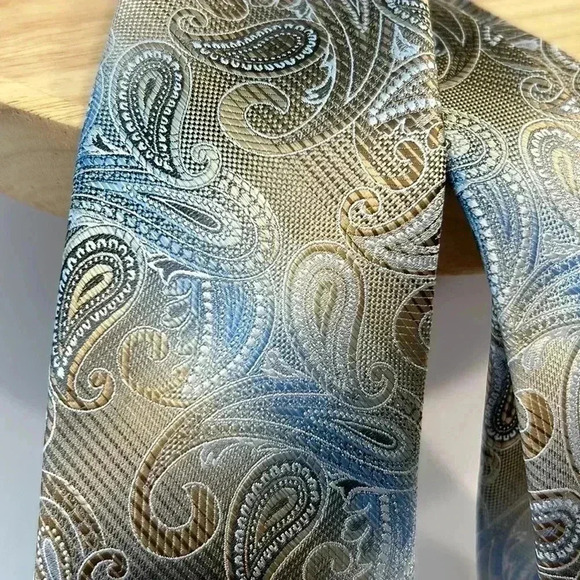 Van Heusen Paisley Print Classic Neck Tie 100% polyester - Picture 2 of 3